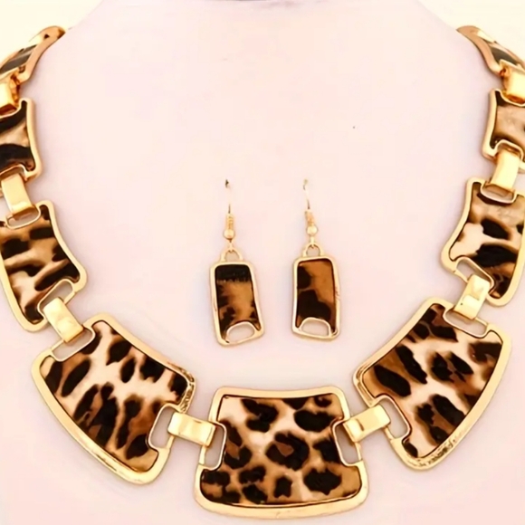 NEW Mobwife Leopard Cheetah Print Gold Necklace and Earrings Set-(#0247) - Picture 1 of 4